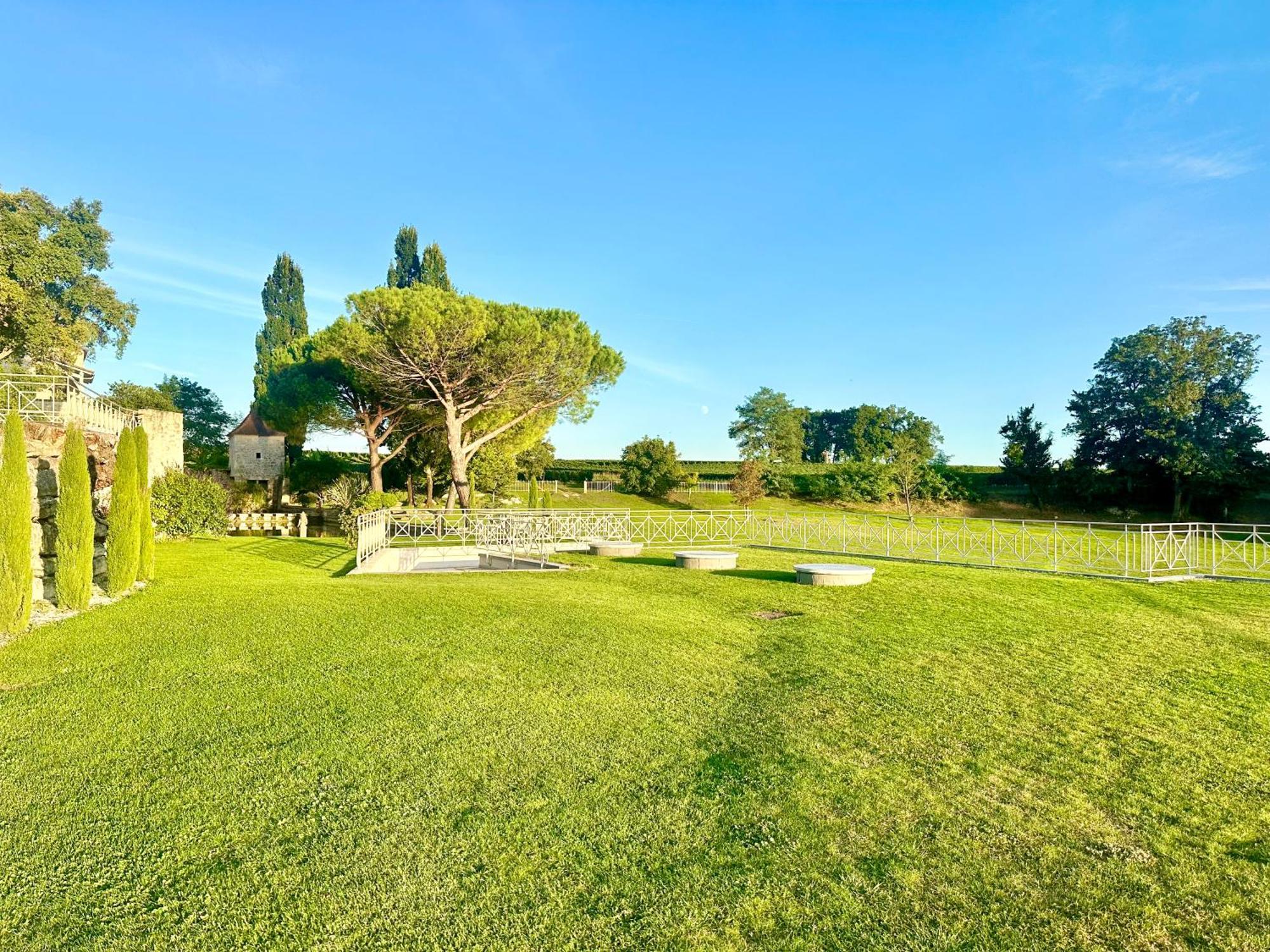 Chateau De Lafont Suites Saint-Vivien  المظهر الخارجي الصورة