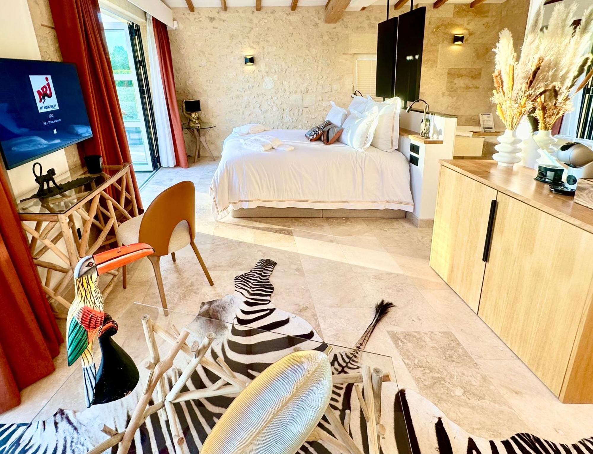 Chateau De Lafont Suites Saint-Vivien  المظهر الخارجي الصورة