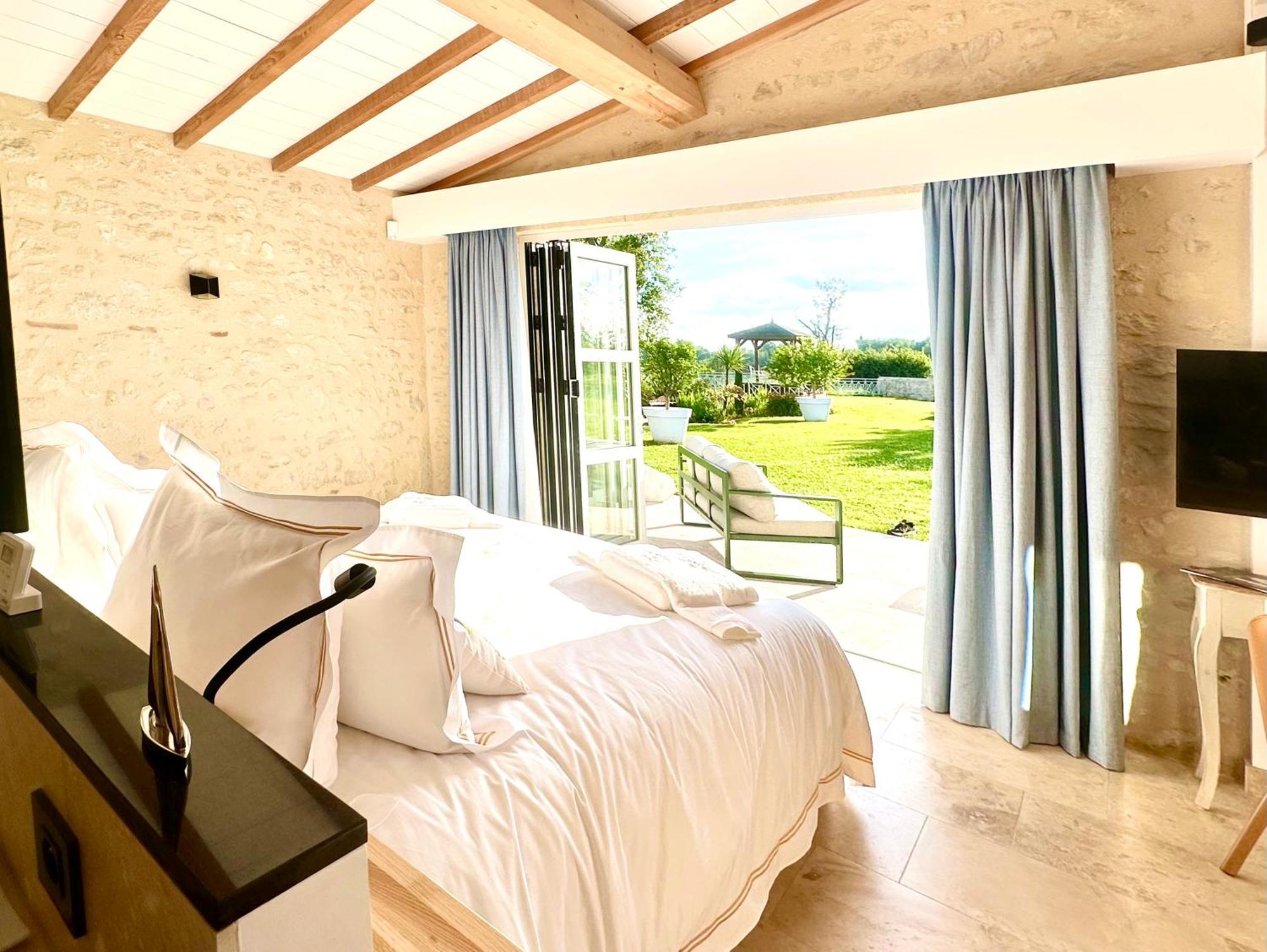 Chateau De Lafont Suites Saint-Vivien  المظهر الخارجي الصورة