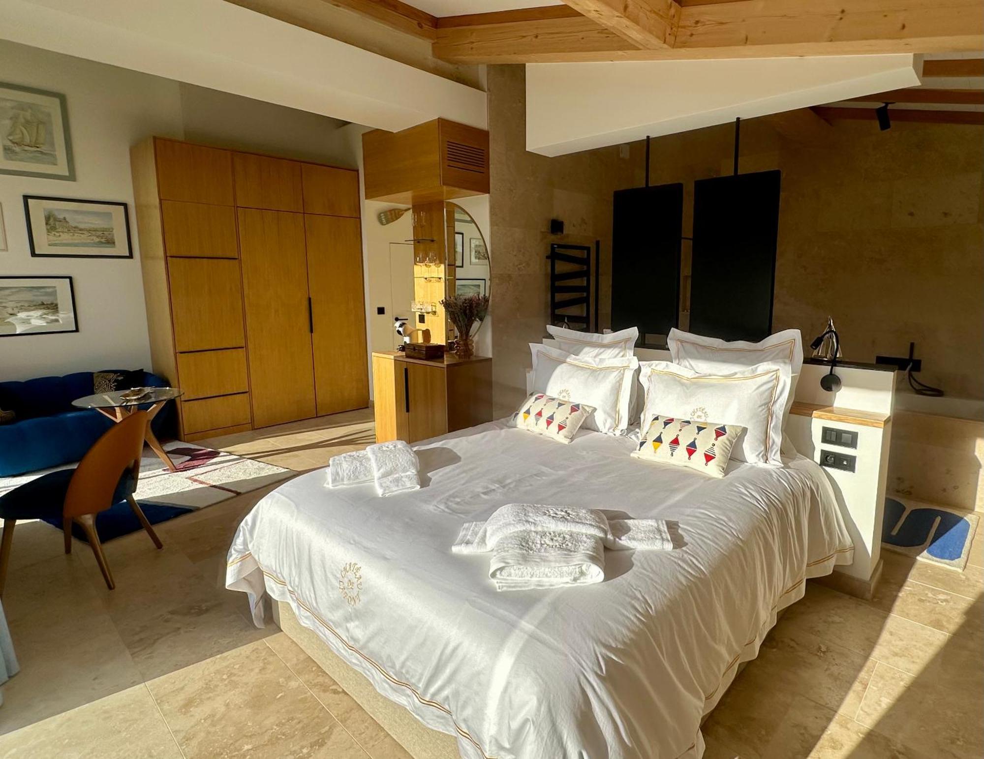 Chateau De Lafont Suites Saint-Vivien  المظهر الخارجي الصورة