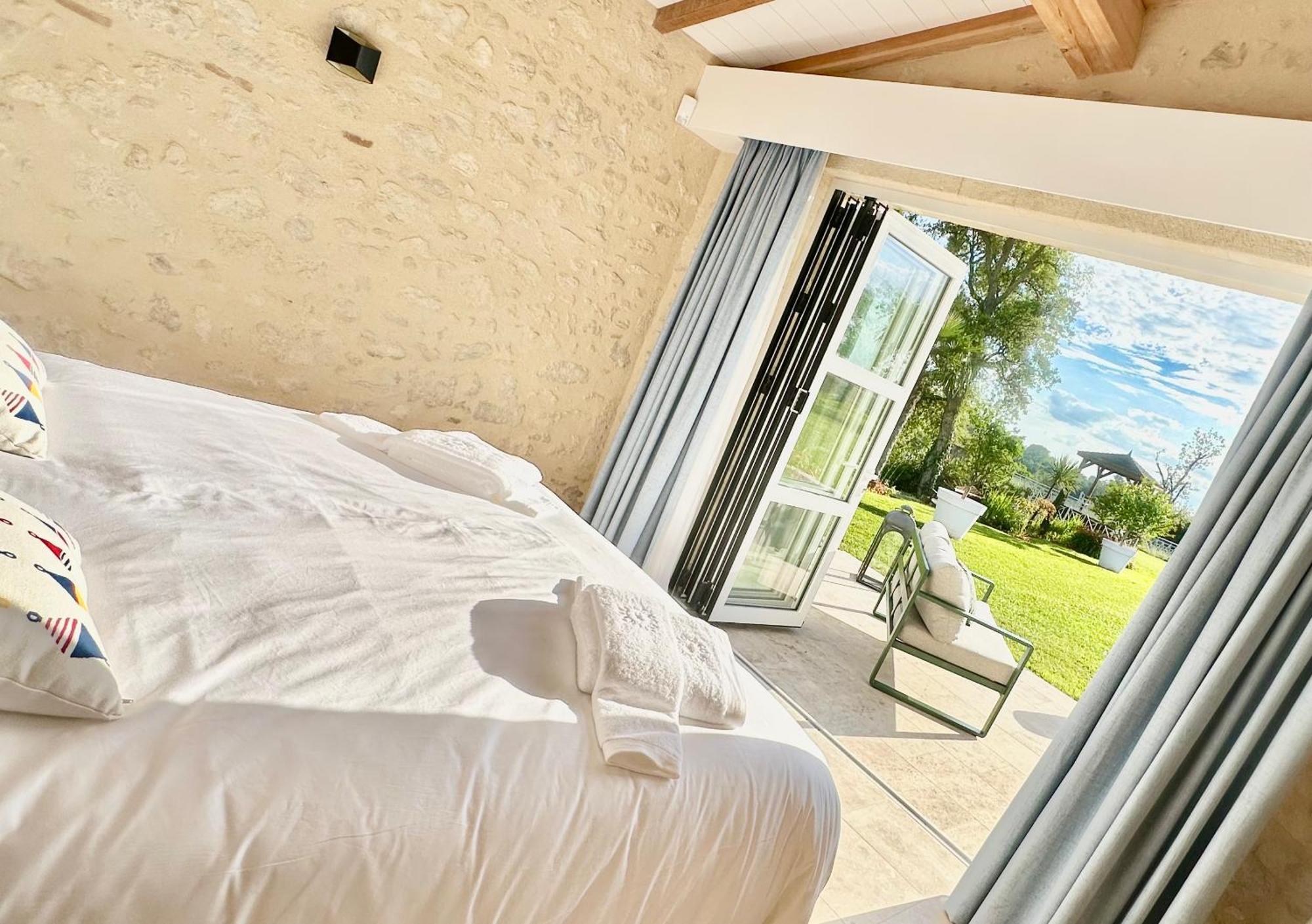 Chateau De Lafont Suites Saint-Vivien  المظهر الخارجي الصورة